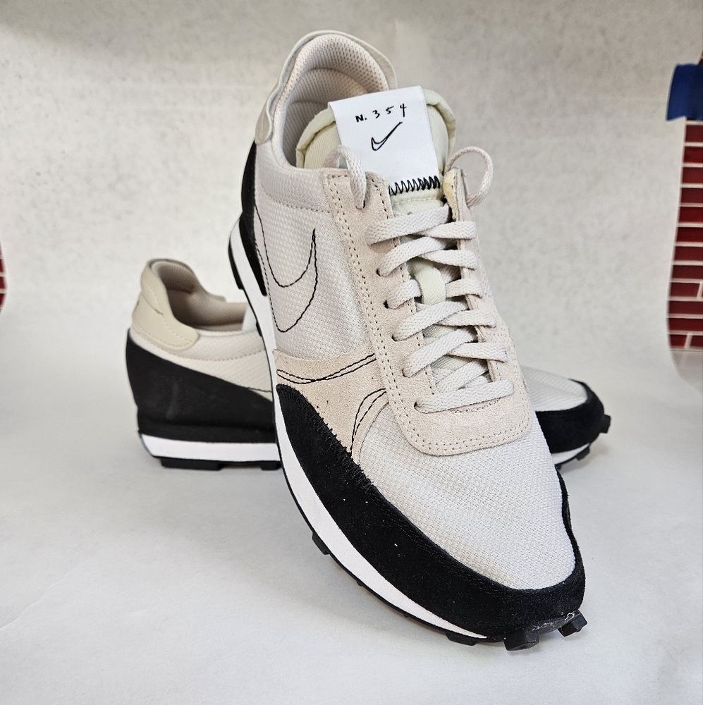 Nike Daybreak Type Light Orewood Black size 8.5